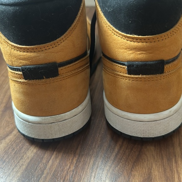 Nike Air Jordan Mids black and bronze size 6.5 - Picture 3 of 3